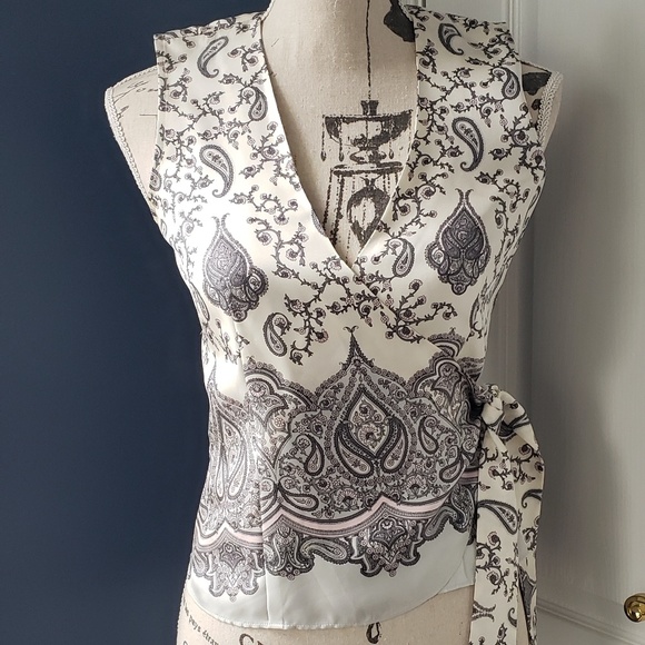 EUC Banana Republic gorgeous silk wrap/tie top - Picture 1 of 5